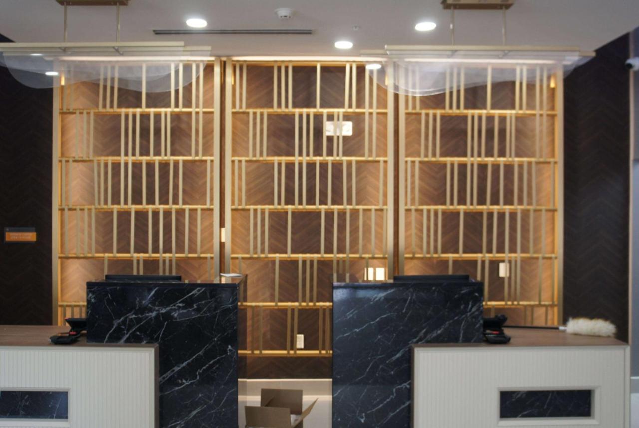 La Quinta Inn & Suites By Wyndham Manchester - Arnold Afb Exteriér fotografie