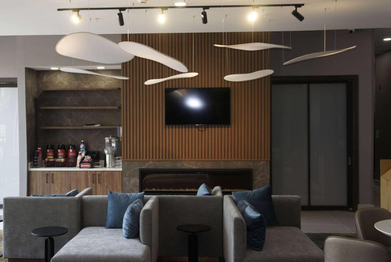 La Quinta Inn & Suites By Wyndham Manchester - Arnold Afb Exteriér fotografie