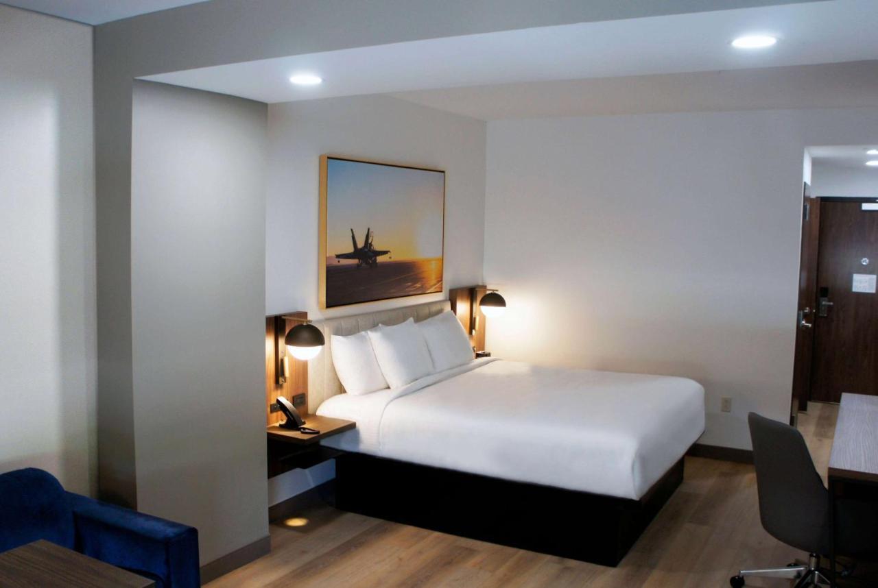La Quinta Inn & Suites By Wyndham Manchester - Arnold Afb Exteriér fotografie