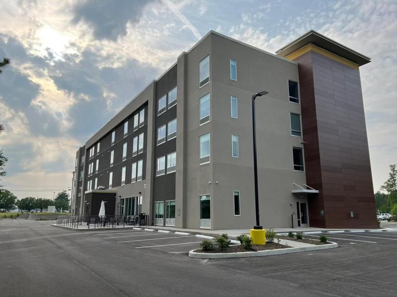 La Quinta Inn & Suites By Wyndham Manchester - Arnold Afb Exteriér fotografie