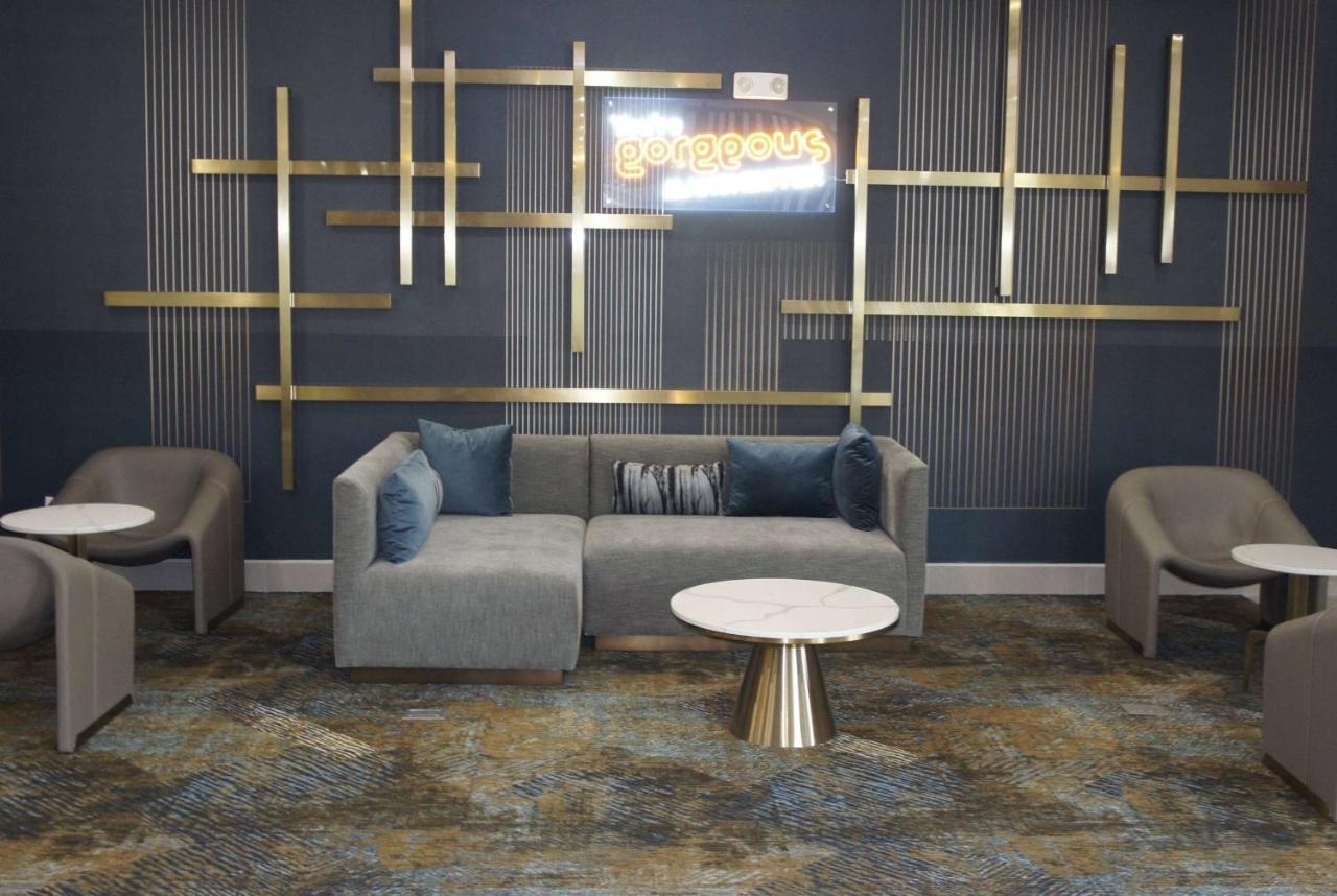 La Quinta Inn & Suites By Wyndham Manchester - Arnold Afb Exteriér fotografie